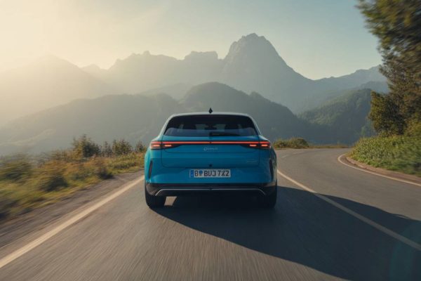 Assurances auto en 2024 : quelles couvertures pour les véhicules électriques et hybrides ?